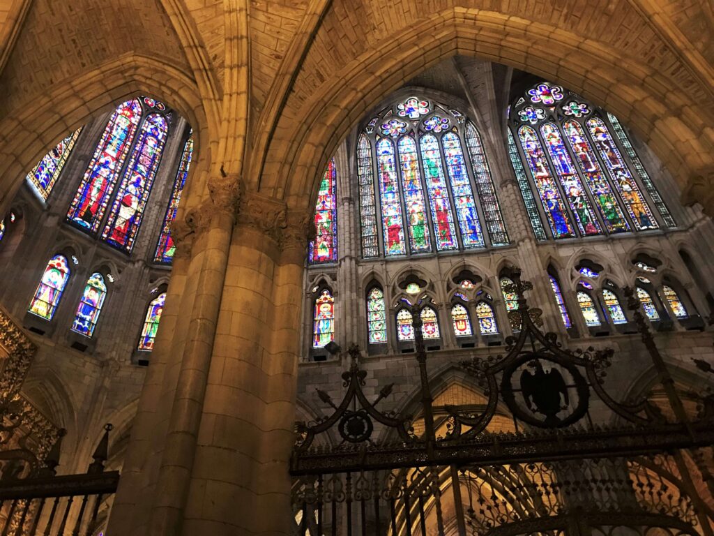 教堂內的彩繪玻璃